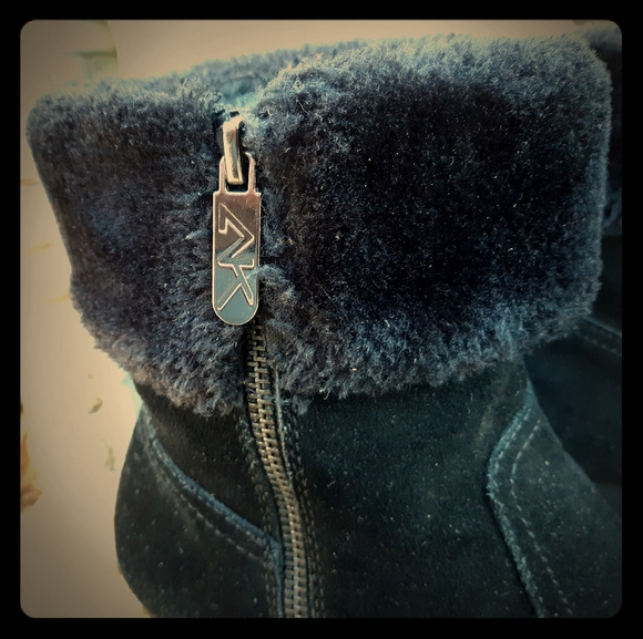 Vintage AK Sports Faux Fur Trimmed Booties - Picture 4 of 6